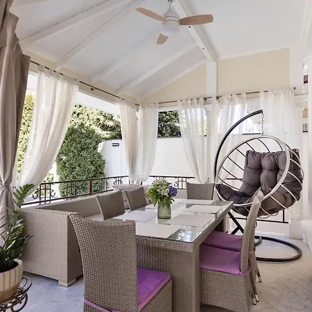 Feeria Fontana 4 Bedroom Close Odesa