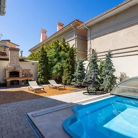 Feeria Fontana 4 Bedroom Close