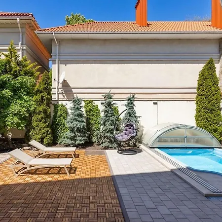 Feeria Fontana 4 Bedroom Close Odesa