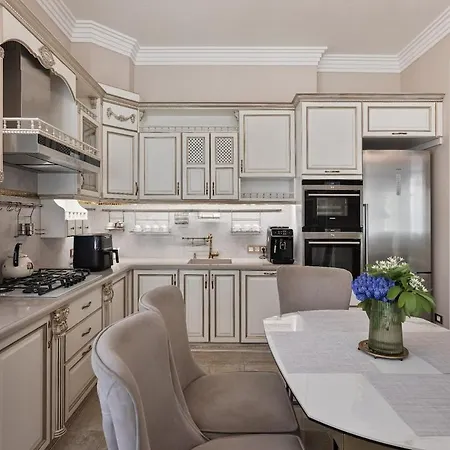 Feeria Fontana 4 Bedroom Close Villa