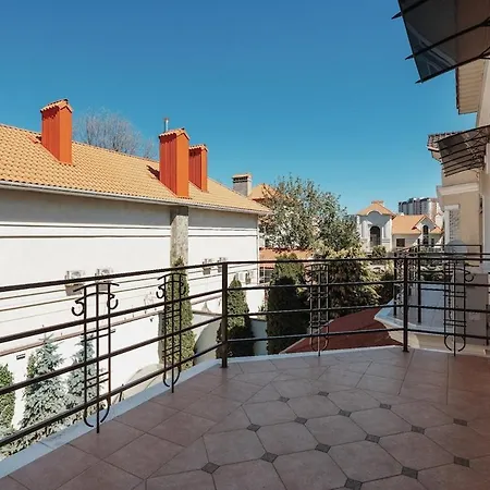 Villa Feeria Fontana 4 Bedroom Close