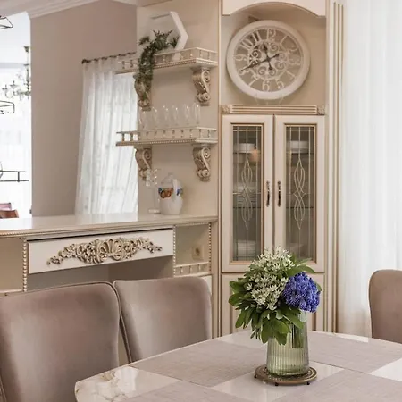 Feeria Fontana 4 Bedroom Close
