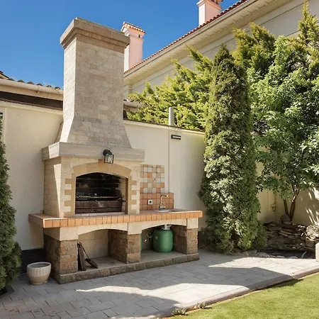 Feeria Fontana 4 Bedroom Close Villa Odesa